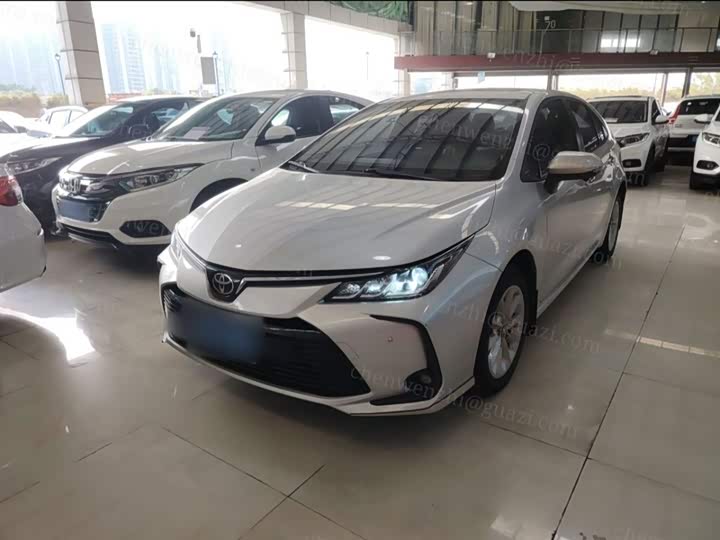 Фото 2 - Toyota Corolla