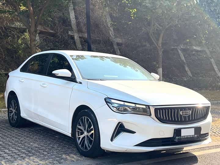 Фото 3 - Geely Emgrand