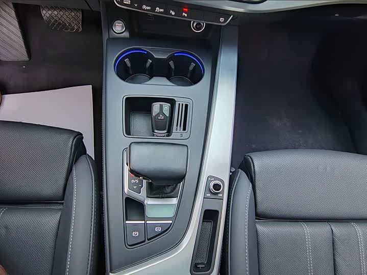 Фото 6 - Audi A4L