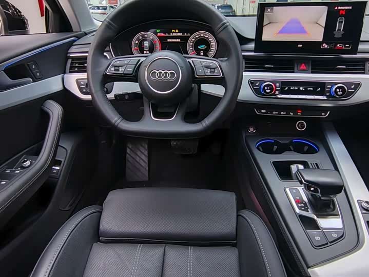 Фото 7 - Audi A4L