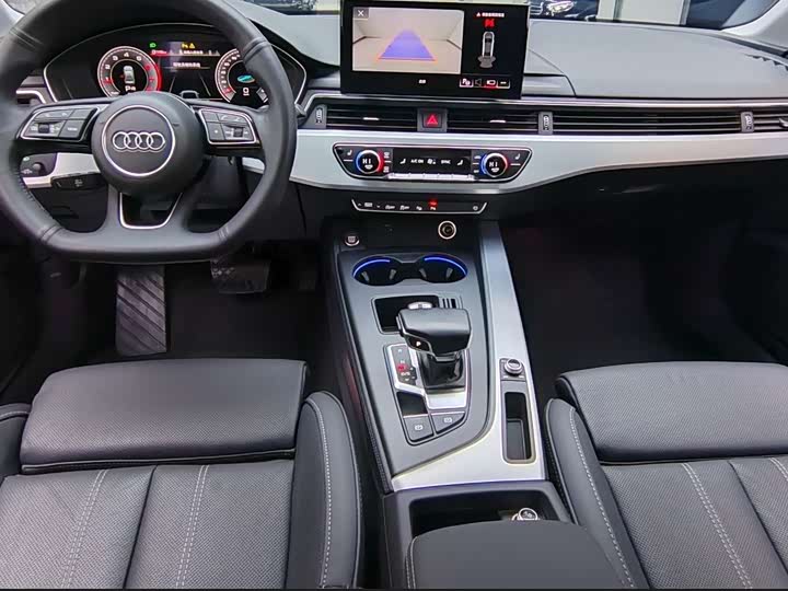 Фото 8 - Audi A4L