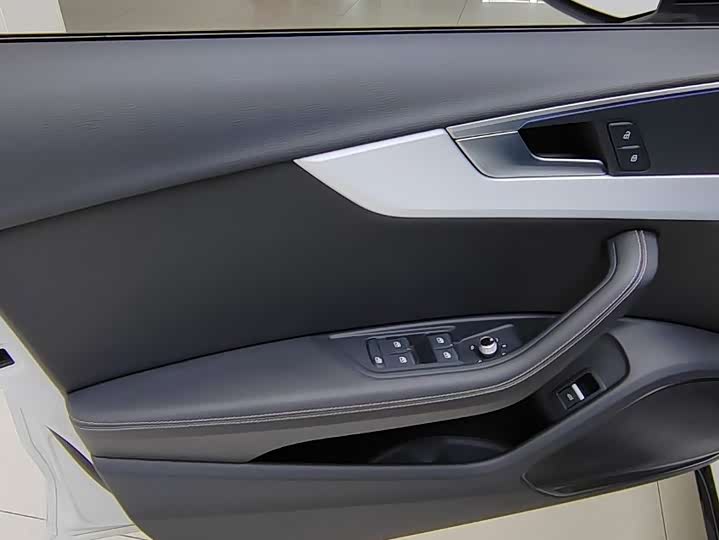 Фото 9 - Audi A4L