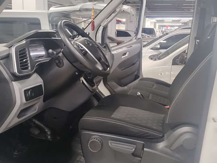 Фото 5 - Maxus V80