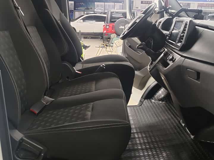 Фото 6 - Maxus V80