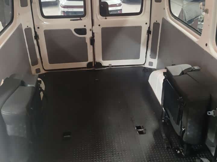 Фото 8 - Maxus V80