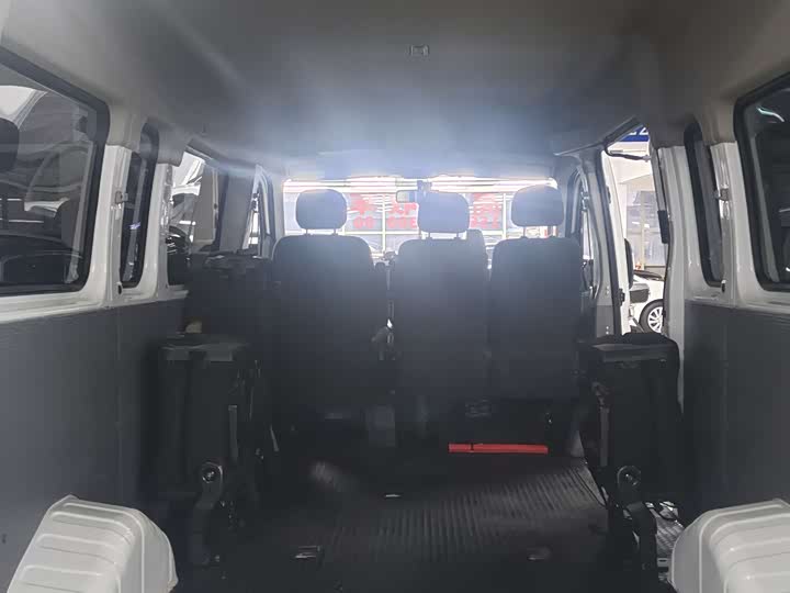 Фото 9 - Maxus V80