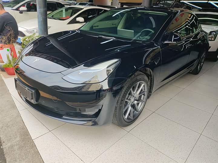 Фото 1 - Tesla Model 3