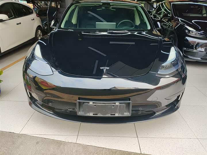 Фото 3 - Tesla Model 3