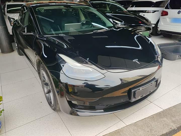 Фото 4 - Tesla Model 3