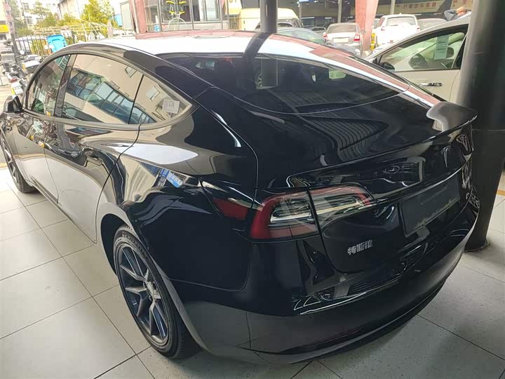 Фото 5 - Tesla Model 3