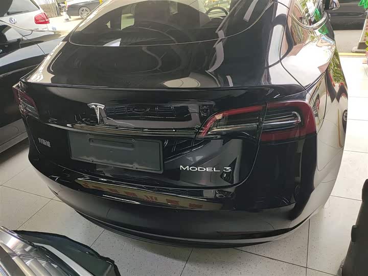 Фото 6 - Tesla Model 3