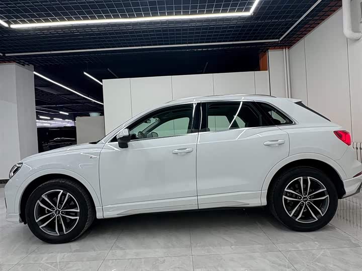 Фото 8 - Audi Q3