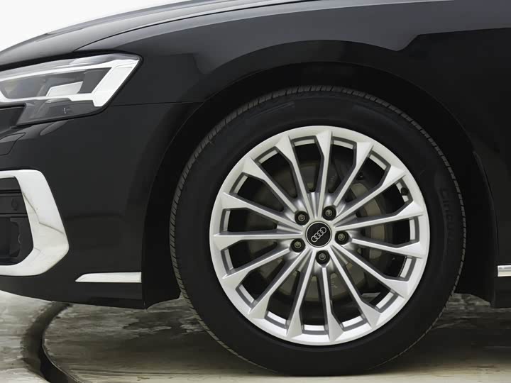 Фото 4 - Audi A8