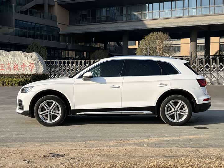 Фото 8 - Audi Q5L