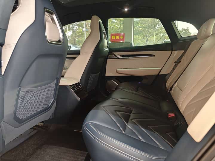 Фото 6 - Zeekr 001