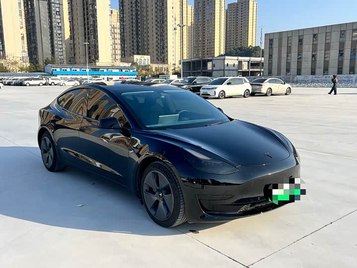 Фото 3 - Tesla Model 3