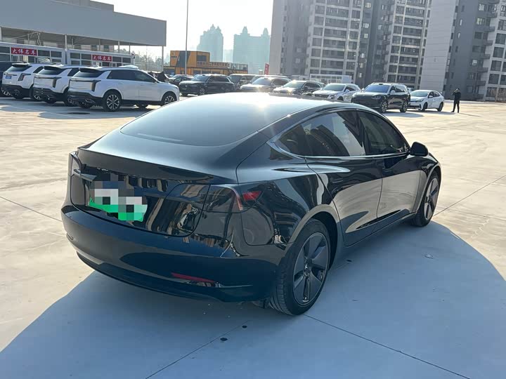 Фото 4 - Tesla Model 3