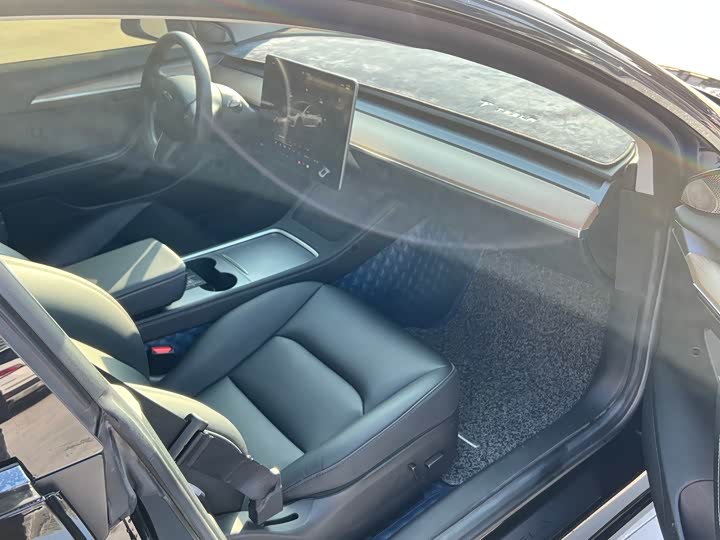 Фото 9 - Tesla Model 3