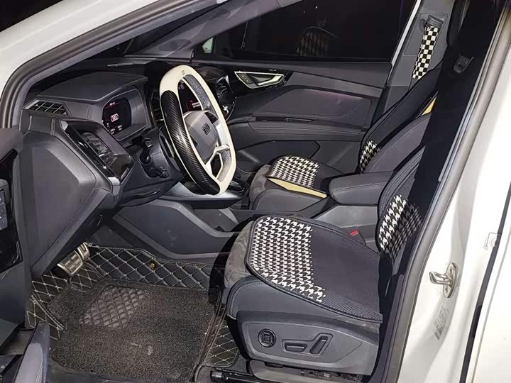 Фото 4 - Audi Q4 e-tron