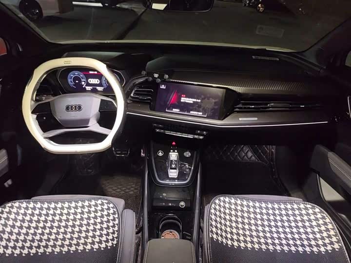 Фото 6 - Audi Q4 e-tron