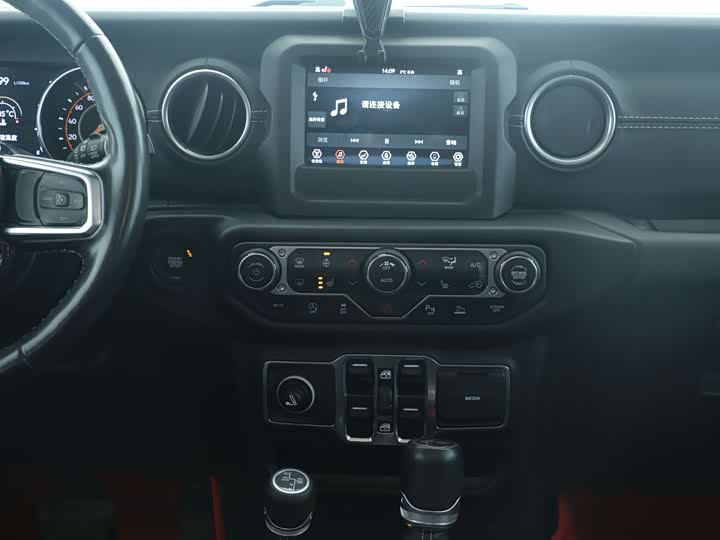 Фото 8 - Jeep Wrangler