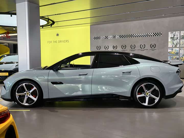 Фото 2 - Lotus Eletre