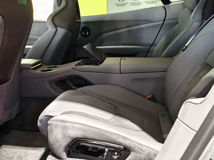 Фото 4 - Lotus Eletre