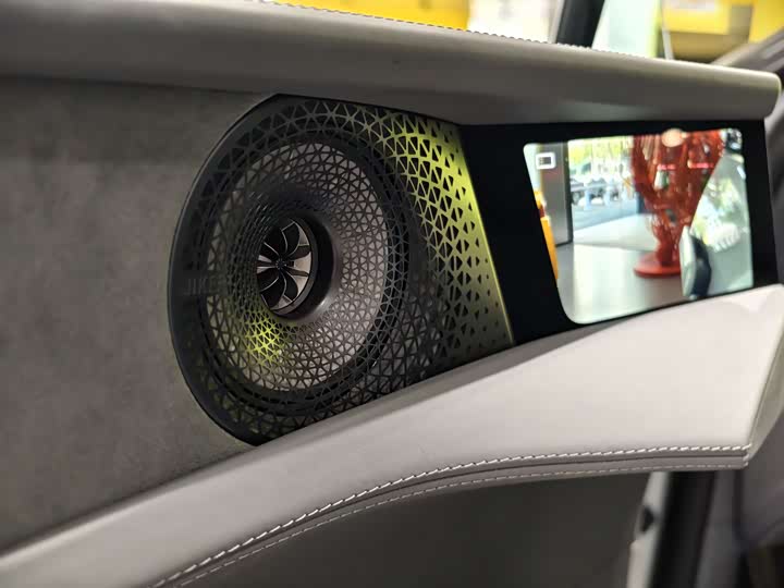 Фото 6 - Lotus Eletre