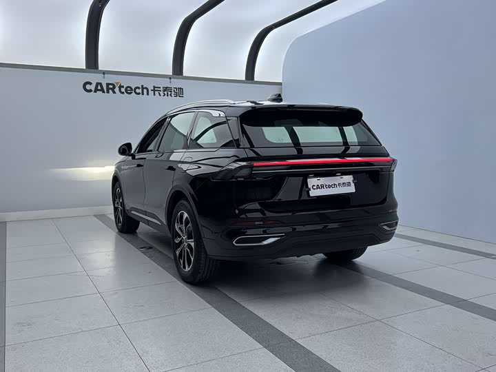 Фото 4 - Lincoln Nautilus