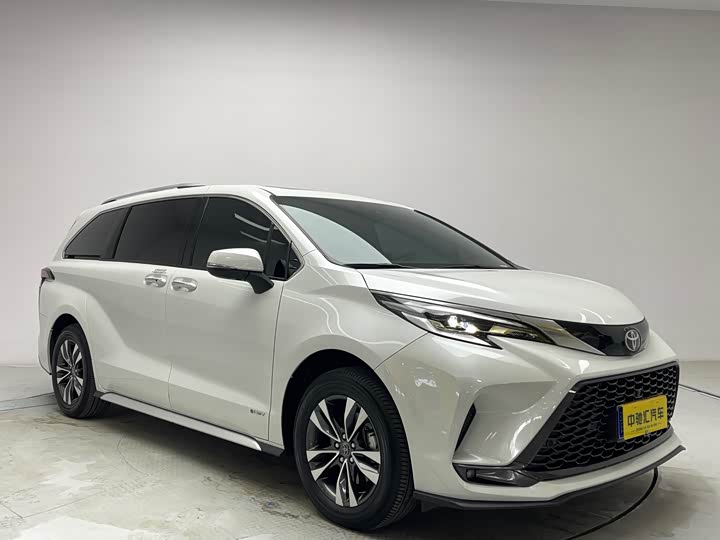 Фото 3 - Toyota Granvia