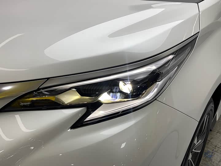 Фото 5 - Toyota Granvia