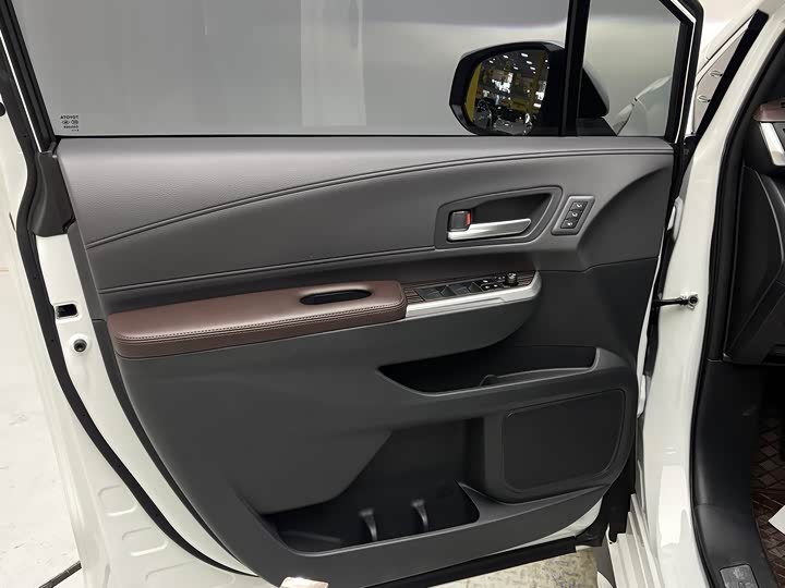 Фото 8 - Toyota Granvia