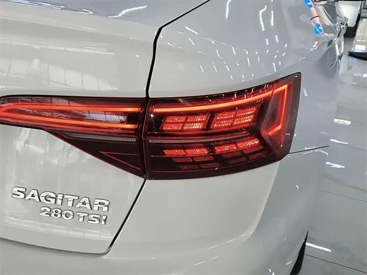 Фото 8 - Volkswagen Sagitar L