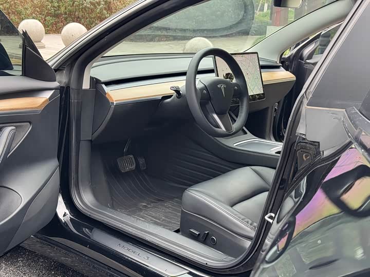 Фото 4 - Tesla Model 3