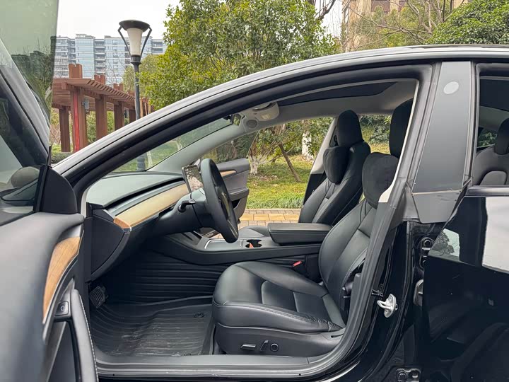 Фото 5 - Tesla Model 3