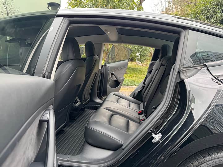 Фото 8 - Tesla Model 3