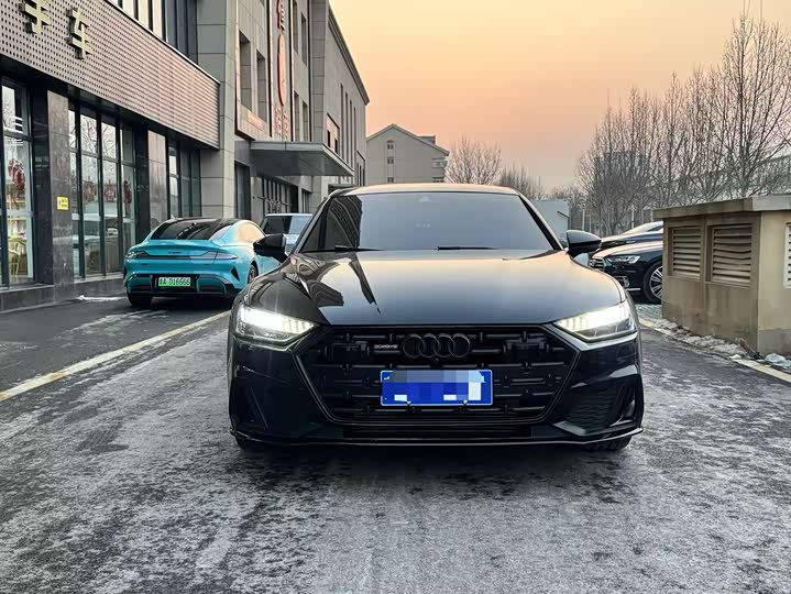 Фото 2 - Audi A7L