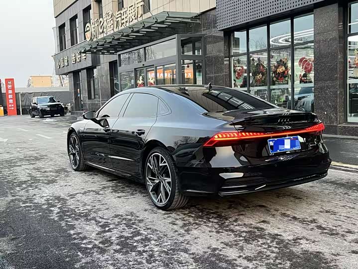 Фото 6 - Audi A7L