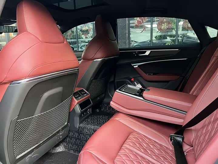 Фото 7 - Audi A7L