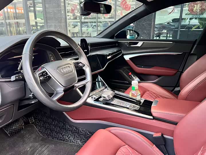 Фото 8 - Audi A7L