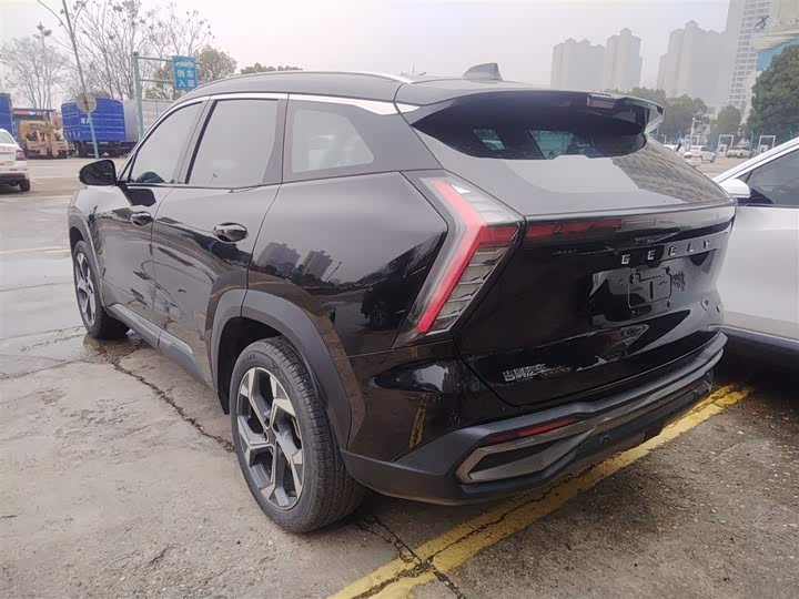 Фото 4 - Geely Atlas L