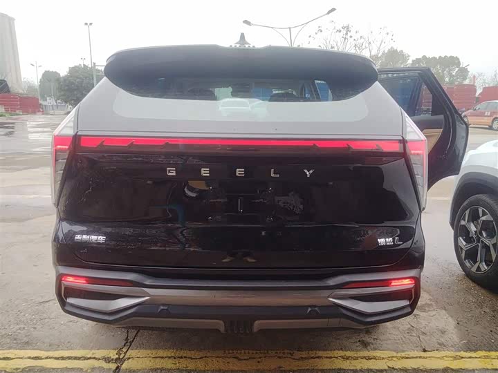 Фото 5 - Geely Atlas L