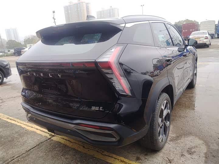 Фото 6 - Geely Atlas L