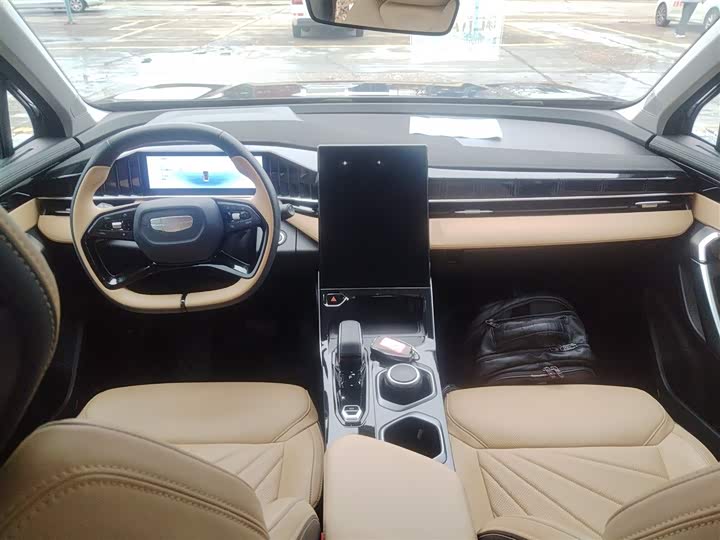 Фото 9 - Geely Atlas L