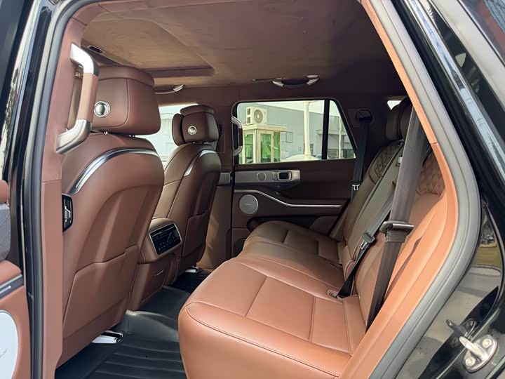 Фото 5 - Tank 700 Hybrid