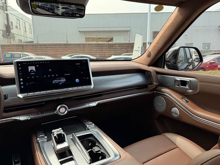 Фото 8 - Tank 700 Hybrid