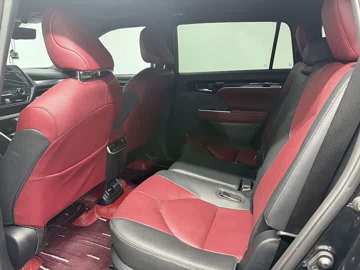 Фото 6 - Toyota Crown Kluger