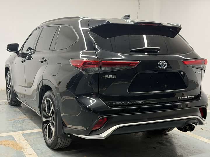 Фото 8 - Toyota Crown Kluger