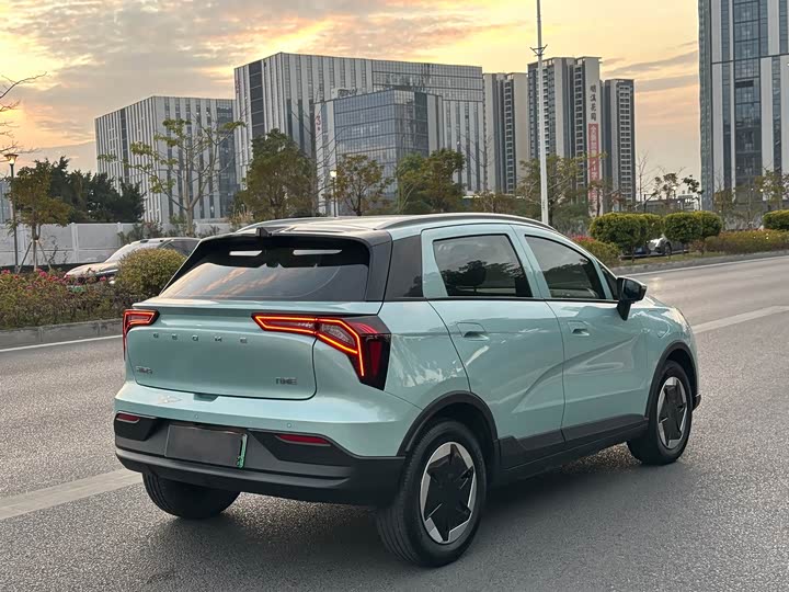 Фото 4 - Geely Geometry E Firefly