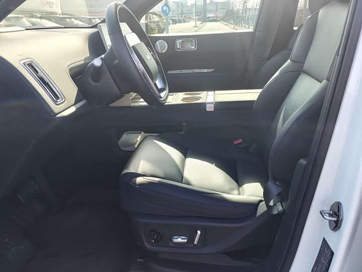 Фото 8 - LiXiang L6